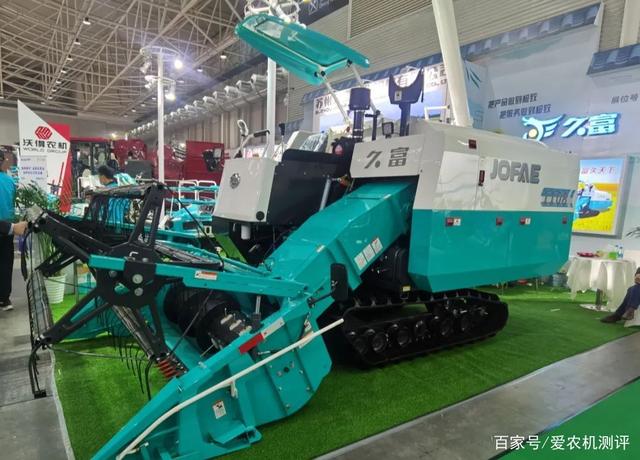 久富履帶全喂入聯(lián)合收割機