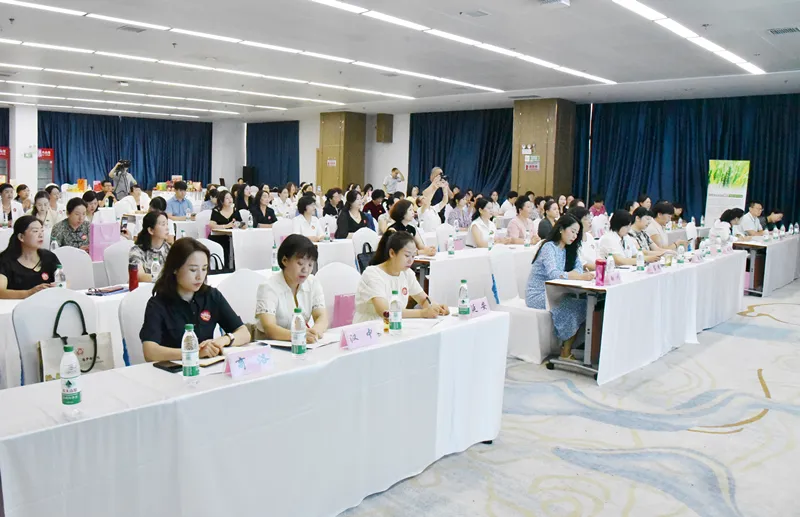 陜西省巾幗新農(nóng)人協(xié)會(huì)在楊凌成立